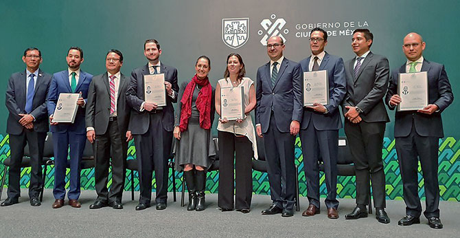 La Jefa de Gobierno de la Ciudad de México Entrega Patentes a Cuatro Nuevos Notarios